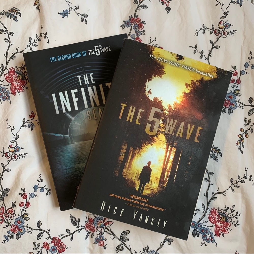 The 5th Wave - 2 Book Set 📚